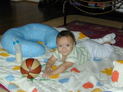 Bryson s'etend pour jouer au ballon