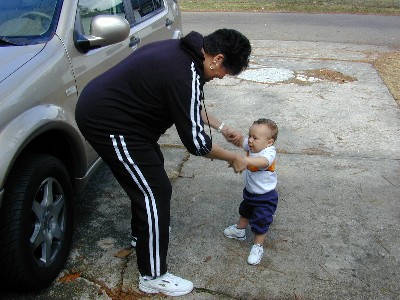 Pat apprend a Bryson a se tenir debout