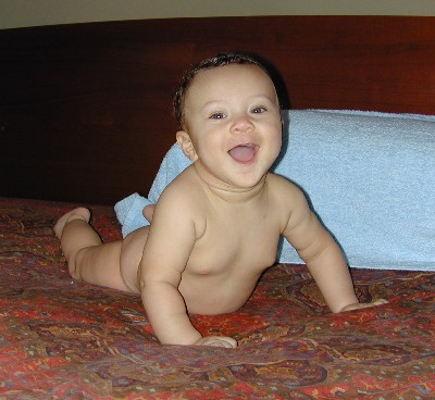 Bryson rugit sur le lit