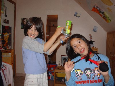 Thuy-An et Nora preparent leurs examens
